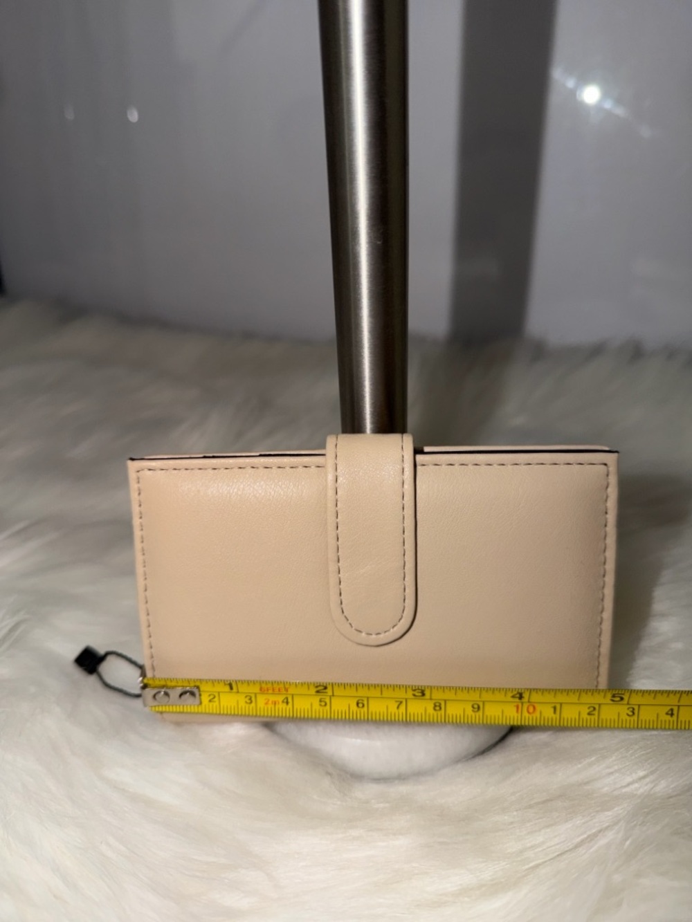 Classic Neutral Snap-Closure
Women's Wallet - Beige - Picture 6 of 7